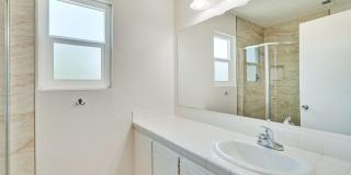 6063 Pineland Avenue Gallery 33
