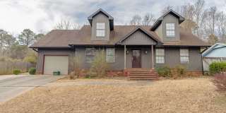 Beautiful 4BR Home Near UofA Campus! Lawn Care Included Gallery 1