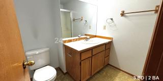 Updated 3BD | 2BA Home with Garage & Large Deck - Hillsboro Gallery 9