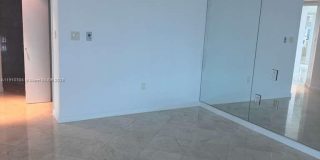 5025 Collins Ave Gallery 13