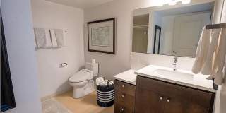 Beautiful 2 Bed / 2 Bath Condo in the Heart of Capitol Hill, Seattle Gallery 10