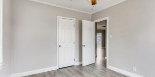 Modern 2 Bedroom House With A Huge Backyard! Gallery 15