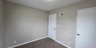 Spacious 2 Bed, 1.5 Bath Duplex Near Red Bridge Gallery 14