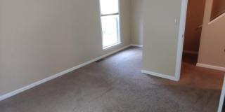 Spacious 3 bedroom townhome close to UK! Gallery 13