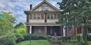 Awesome House for your Large Group - HUGE HOUSE with 3 Floors - 3 Kitchens, 3 Bathrooms, Awesome Indoor & Outdoor Space. Great For OSU Game Days! Gallery 3