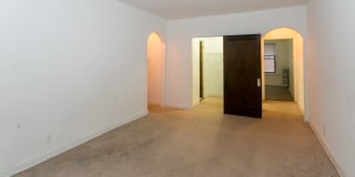 4455 S. Greenwood Avenue Gallery 16