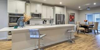 Luxury 3BR/2.5BA Condo w/ Balcony and Rooftop Terrace & Garage – Walk to One Loudoun Luxury 3BR/2.5BA Condo w/ Balcony and Rooftop Terrace & Garage – Walk to One Loudoun Gallery 3