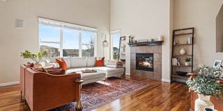 Beautiful 3-Bedroom Home on Corner Lot Backing to Greenbelt – Parker Gallery 1