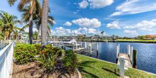 QUINTESSENTIAL WATERFRONT SEASONAL RENTAL Gallery 1