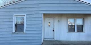 2 Bedroom Home in a Central Area! Gallery 1