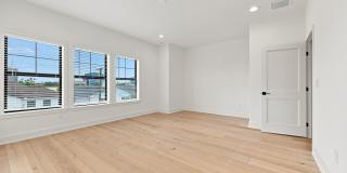 GORGEOUS Like NEW 4/3.5 CUSTOM TOWNHOME Gallery 24