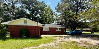 4 Bed/2 Bath Brick Home Gallery 1