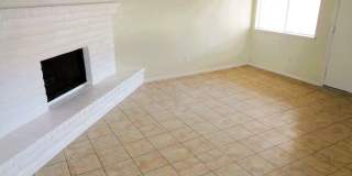 Adorable Single Level Eastside Duplex With Evaporative Air Located In Quiet Neighborhood Gallery 3