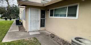 Cozy 2 Bedroom unit with community pool! Gallery 1