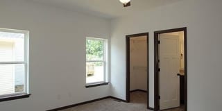 4 Bedroom Home in Mackinaw Village Gallery 6