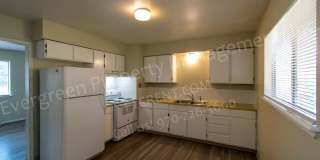 3-Bedroom Home Near Dining and Shopping Gallery 28