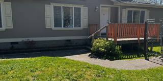 Spacious 3 bed/2bath in Town, but Country feel! Gallery 1