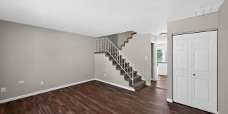 Charming NEWLY REMODELED 4BR Duplex in Aurora Gallery 9