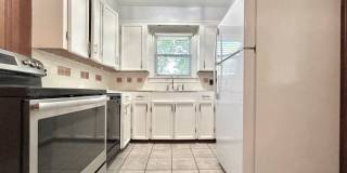 Charming Three Bedroom Home in a Highly Desirable Neighborhood Gallery 4