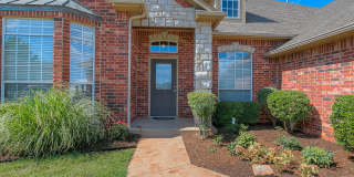 Lone Oak Ridge + Gated Community + 4 beds/2.5 Baths + Storm Shelter + Deer Creek Schools Gallery 1