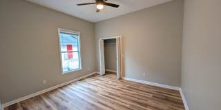 2 bedroom, new floors, walkable! Gallery 11