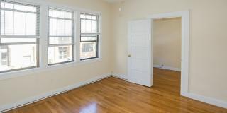 2254 North Southport Ave. Apt. Gallery 11