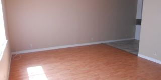 Spacious 2 story Townhouse with Community Pool Gallery 3
