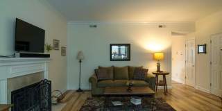 Beautiful 2BR/1.5BA home in a prime location within walking distance to West End and Vanderbilt University. Gallery 9