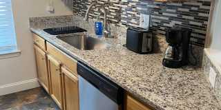 LARGE 3 BEDROOM TOWNHOME Gallery 4