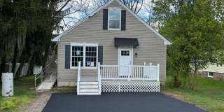 Beautiful 4bd 2 bath for Rent single home with large yard and Basement in Ivyland Borough Gallery 1