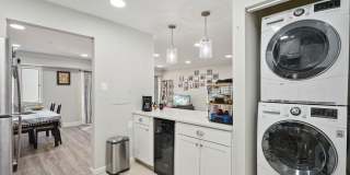 102 Monroe Street - 201 Gallery 21