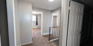 COMFORTABLE 4 BEDROOM TOWNHOME IN AURORA Gallery 1