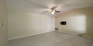 Light and Bright 3 Bedroom 2 Bath Oceanside Home! Gallery 4