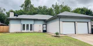 Charming 3-Bedroom, 2-Bath Home for Rent in Edmond – Prime Location! Gallery 1