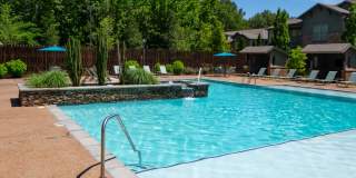 Hall Creek at Arlington Apartment Gallery 11