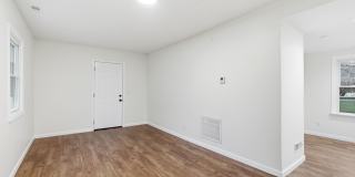 Fully Updated 2-Bed with Modern Finishes Gallery 10