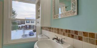 Charming 3Bed/1.5Bath Townhouse in Carney Gallery 14