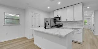 Top of the line 6 bed in West Campus!!! 1913!!! Gallery 5