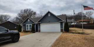 Beautiful newer home with everything on main level in Seaman Schools Gallery 1