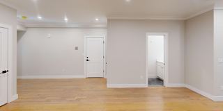 $1k Rebate w Rental!  Lux Apt w 2 baths & XL rooms in THEATER DISTRICT!  Laundry in Unit! Gallery 5