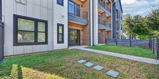 East Austin 2 bedroom Condo w/ Fenced In Yard! Gallery 1