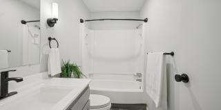 Center Court Apartments Gallery 10