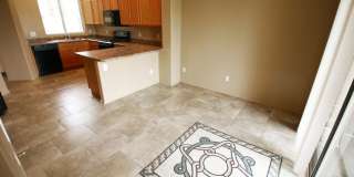 Beautiful 3 bedroom 2.5 bath Townhouse in Mesa Gallery 5