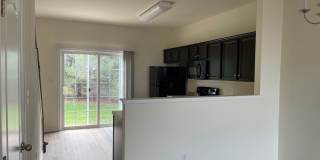 Spacious Duplex close to schools and shopping. Move in mid-June Gallery 1