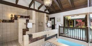 Lavish Oceanfront Estate w/Pool, Spa & AC - Close to Beaches: Maunalua Sunset Gallery 19