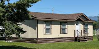 Charming 3 Bedroom Home in Quiet, Tree Lined Neighborhood Gallery 1
