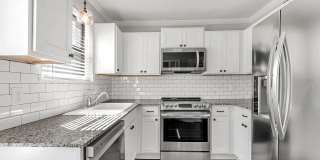 2 Bedroom Townhouse off Jefferson and Bluebonnet Gallery 1