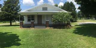 Remodeled 3 BDR / 1 BA Home, Small Town Living Gallery 1