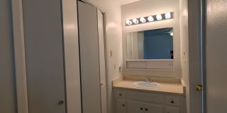 1/1 Triplex / Easy Access to I-35 / Fridge / No Carpet / CISD 1/1 Triplex / Easy Access to I-35 / Fridge / No Carpet / CISD Gallery 39