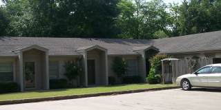 1101 North Burns Avenue Gallery 1